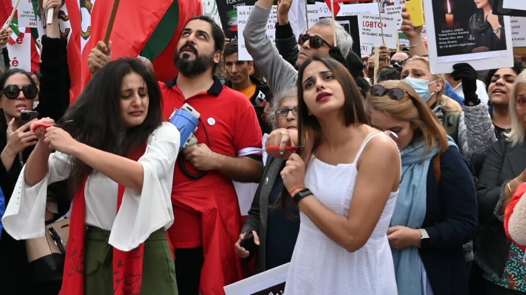 Canadians solidarize with Iranians!