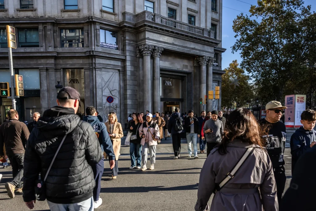 Spain to give undocumented migrants legal status!